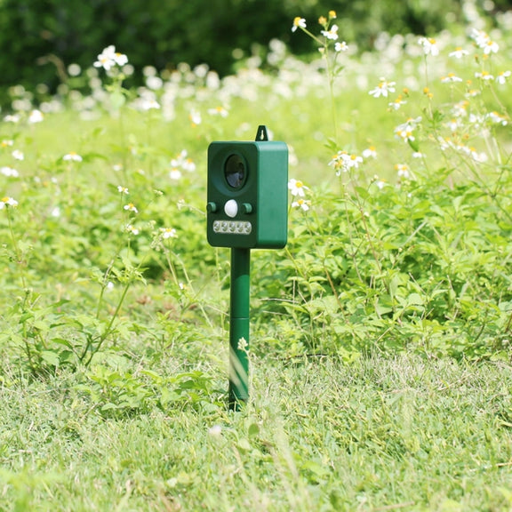 Environmental Friendly White + Red Light Solar-powered LED Ultrasonic Animal Repeller Bird Cat Dog Control Device With 6.5V / 0.1W Solar Panel & PIR Sensor & Light Sensor, Got the CE / ROHS Certification