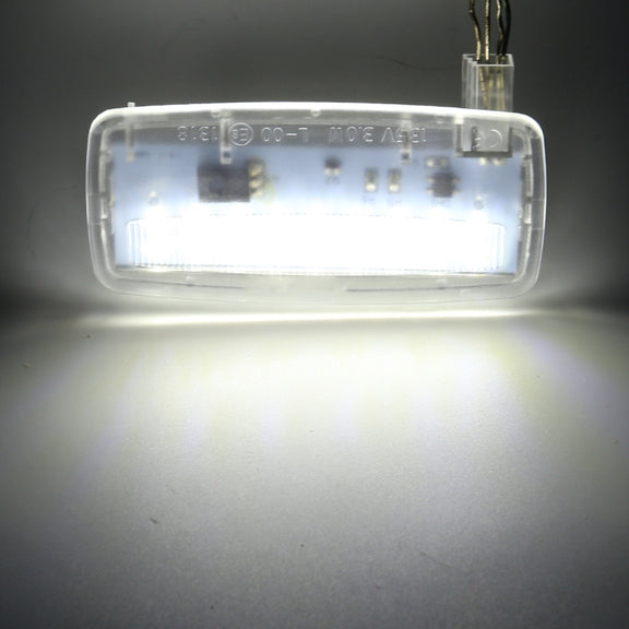 2 PCS Car DC12V / 1.5W / 6000K / 100LM LED Vanity Mirror Lamp Makeup Mirror Light with 18 SMD-3014 Lamps for BMW E93, White Light