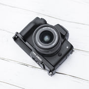 YELANGU CL13 Camera Expansion Board Base L Plate for Canon EOS M50 (Black)