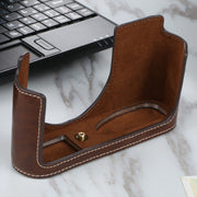 1/4 inch Thread PU Leather Camera Half Case Base for Leica Q2(Coffee)