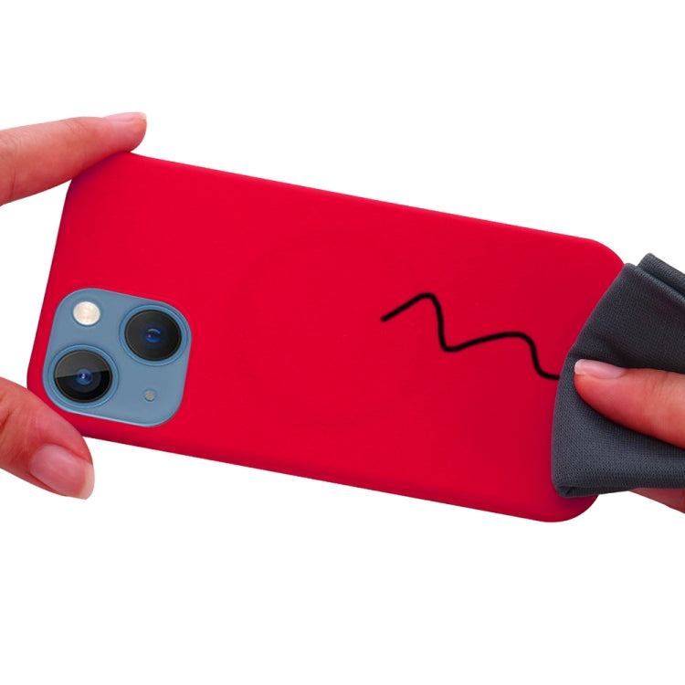 For iPhone 15 Plus Shockproof Silicone Magsafe Phone Case(Red)
