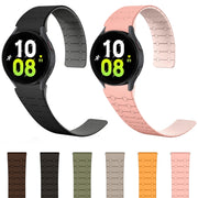 For Samsung Galaxy Watch 6 / 5 / 4 Two Color Loop Magnetic Silicone Watch Band(Khaki+Light Green)