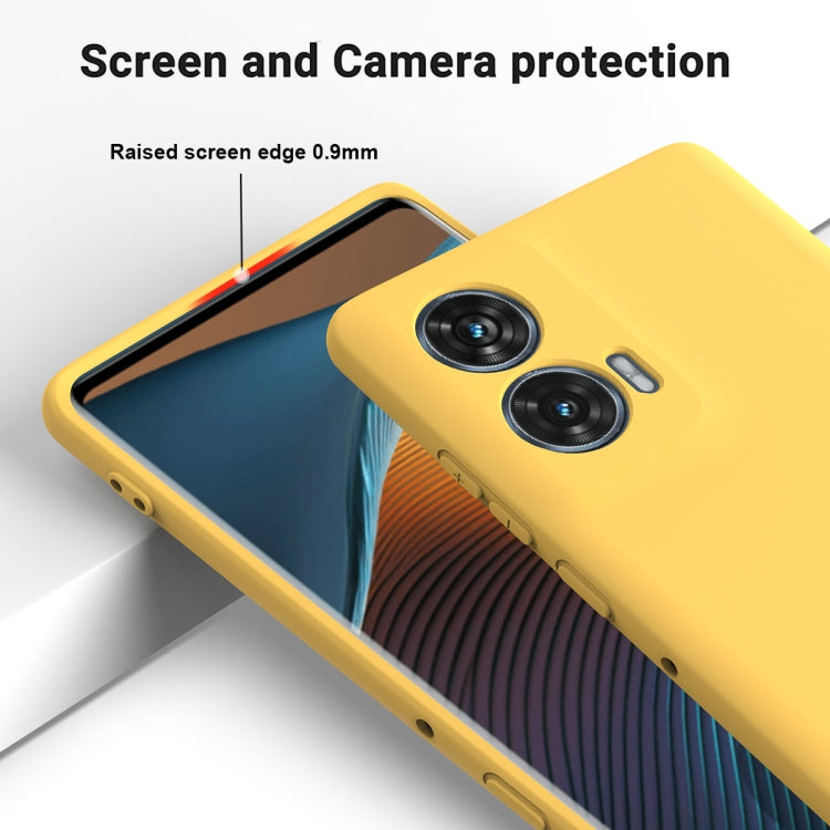 For Motorola Edge 50 Fusion Solid Color Liquid Silicone Dropproof Full Coverage Phone Case(Yellow)