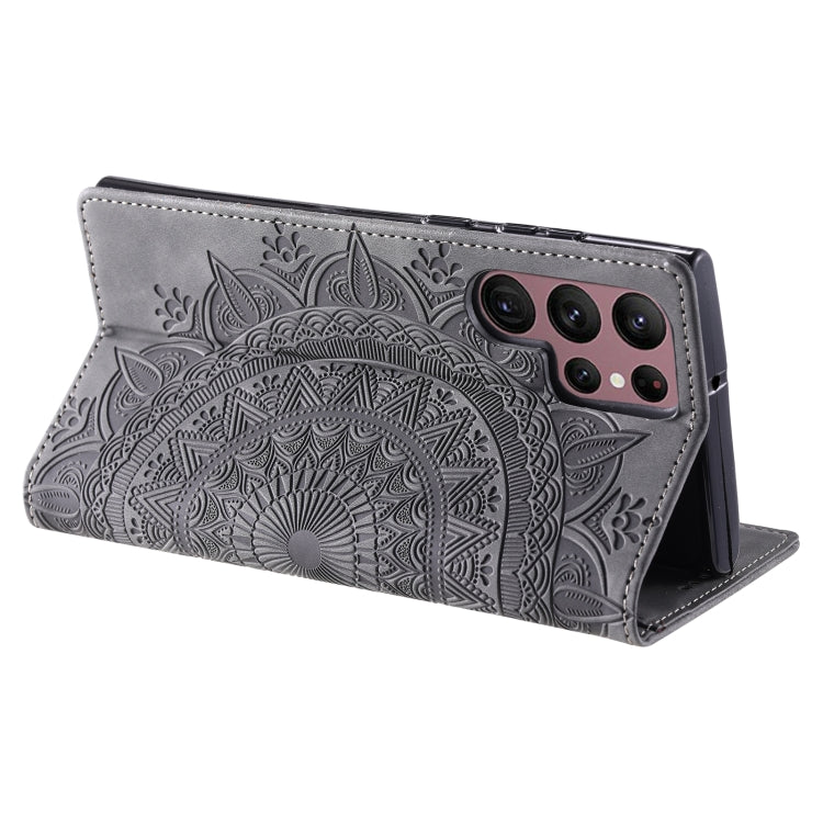 For Samsung Galaxy S25 Ultra 5G Totem Embossed Magnetic Leather Phone Case(Grey)