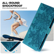 For Samsung Galaxy S25 Ultra 5G Lace Floral Embossed Magnetic Buckle PU Phone Case With Wrist Strap(Green)