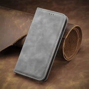 For Motorola Moto G Play 2024 Retro Skin Feel Magnetic Flip Leather Phone Case(Grey)