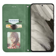 For Google Pixel 9 Retro Skin Feel Magnetic Flip Leather Phone Case(Green)