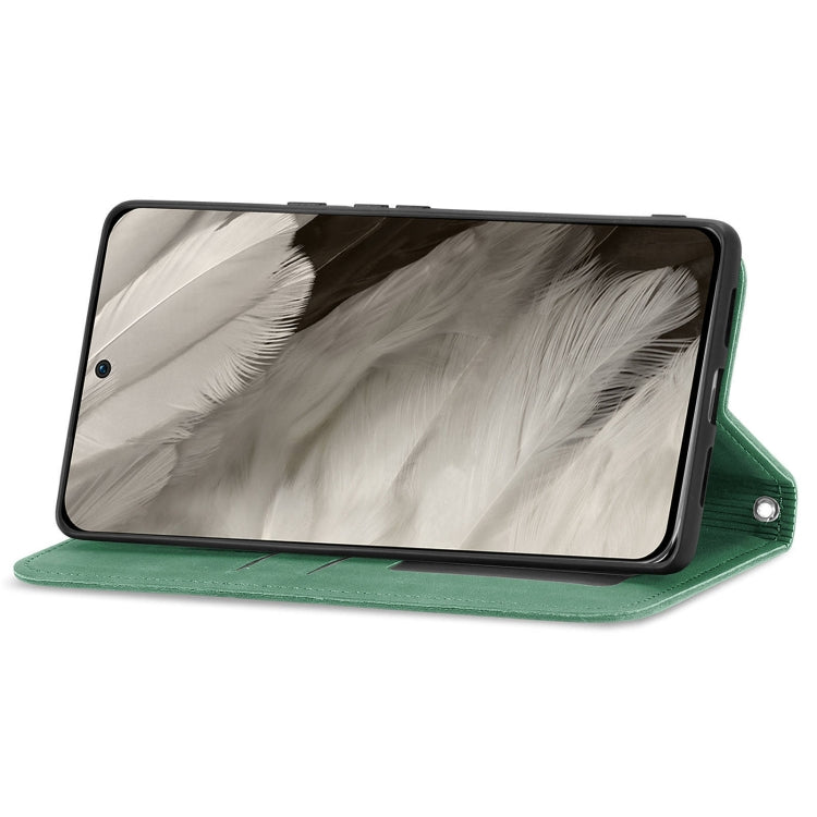 For Google Pixel 9 Retro Skin Feel Magnetic Flip Leather Phone Case(Green)