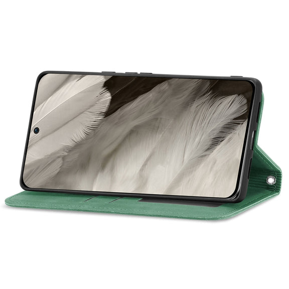 For Google Pixel 9 Retro Skin Feel Magnetic Flip Leather Phone Case(Green)