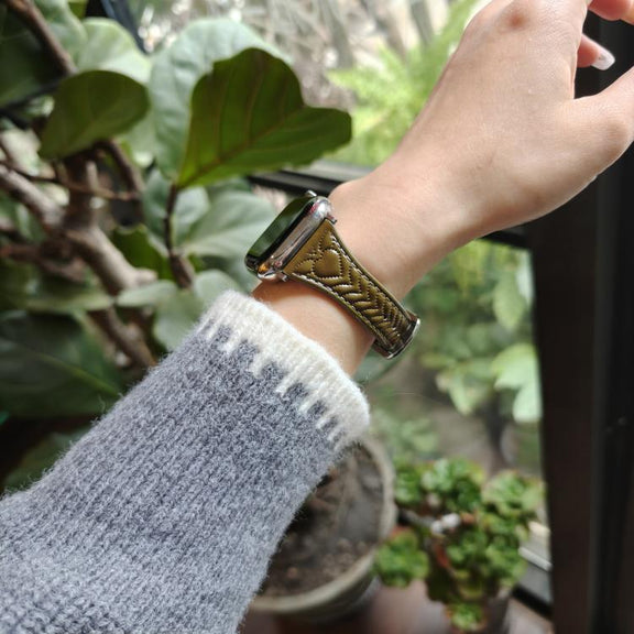 For Apple Watch 42mm / 41mm / 40mm / 38mm Heart-Shaped Embossed Leather Watch Band(Vintage Green)