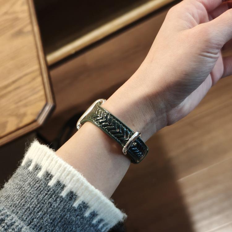 For Apple Watch 42mm / 41mm / 40mm / 38mm Heart-Shaped Embossed Leather Watch Band(Forest Green)