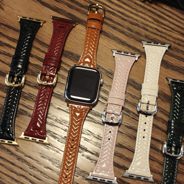 For Apple Watch 46mm / 49mm / 45mm / 44mm Heart-Shaped Embossed Leather Watch Band(Black)