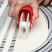 Baking Tools Pasta Cutting Wheel Hemming Wheel Manual Noodle Cutter Roller Knife Creative Kitchen Gadgets(Point Cut)