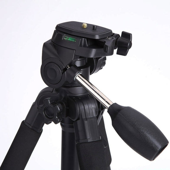 Q111 4-Section Folding Legs Live Broadcast Aluminum Alloy Tripod Mount with Three-dimensional Damping Tripod Heads(Red)