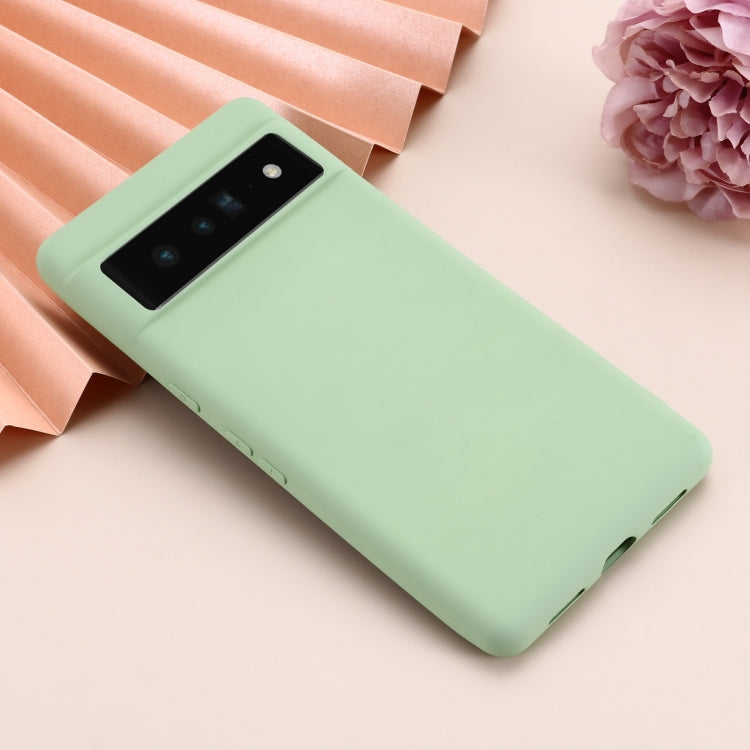 For Google Pixel 7 Pure Color Liquid Silicone Shockproof Phone Case(Green)