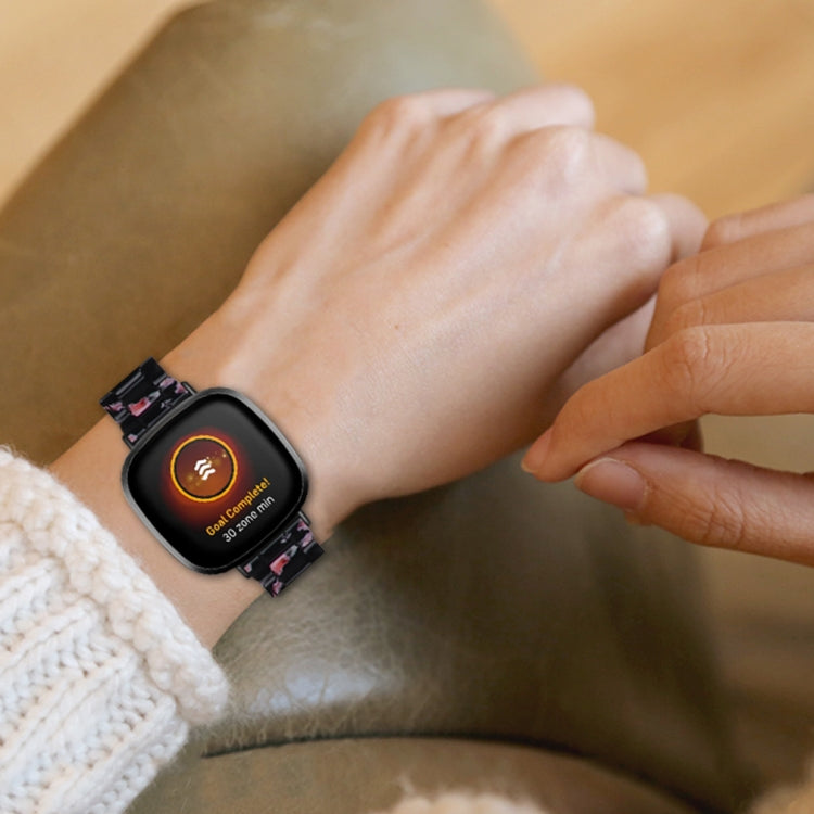 For Fitbit Versa 4 / Sense 2 Universal Resin Watch Band(Black Pink Flower)