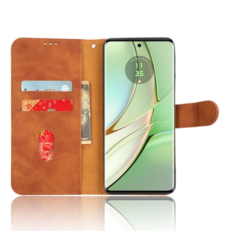 For Motorola Edge 40 Skin Feel Magnetic Flip Leather Phone Case(Brown)